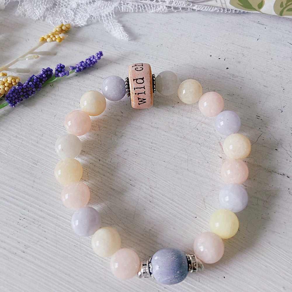 Bracelet extensible pastel shabby boho pour femme