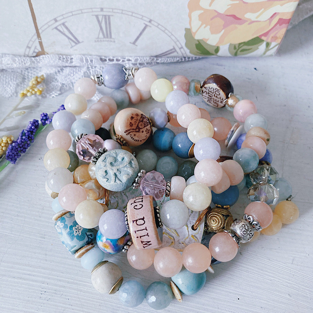 Bracelet extensible pastel shabby boho pour femme