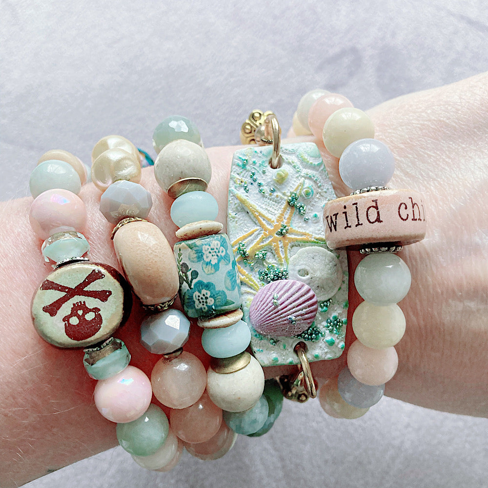 Bracelet extensible pastel shabby boho pour femme