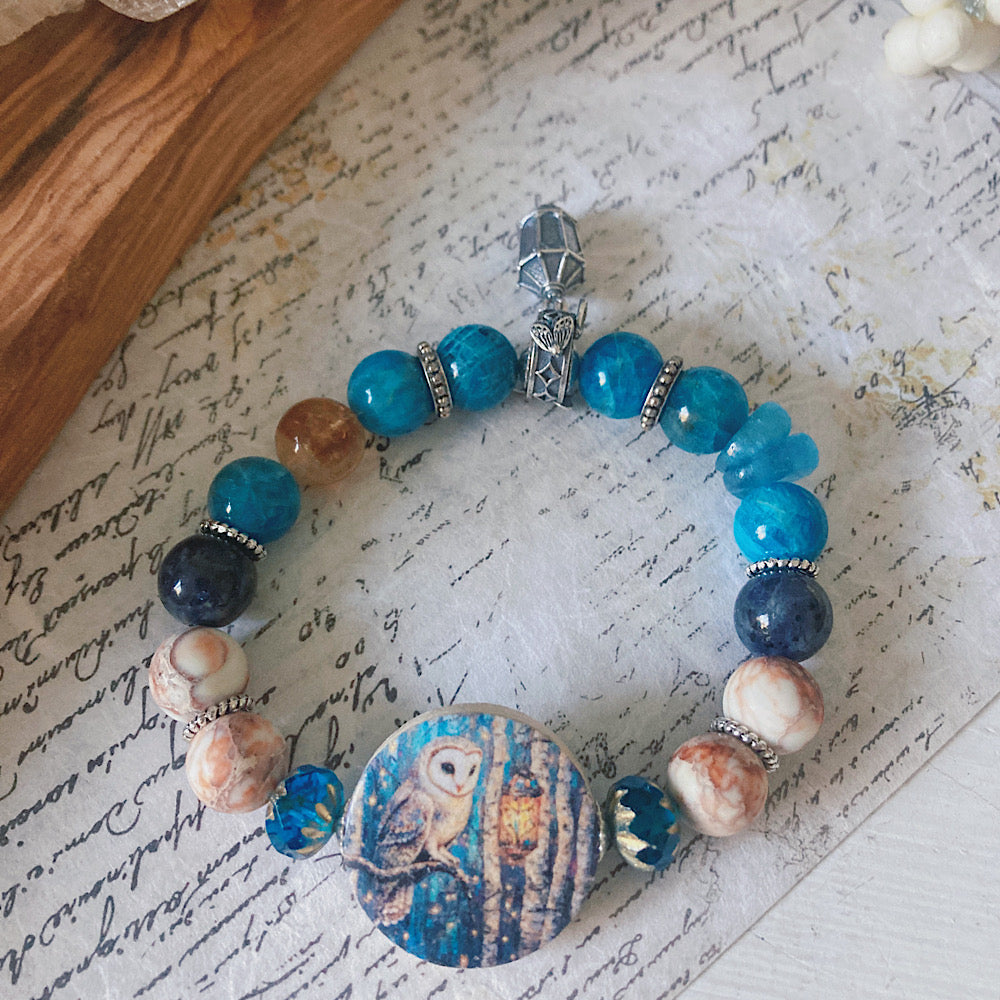 Women’s Winter Owl Spirit Animal Mystical Lantern Stretch Bracelet