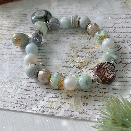 Women’s Winter Mint Wolf Cottagecore Winter Solstice Animal Guide Stretch Bracelet