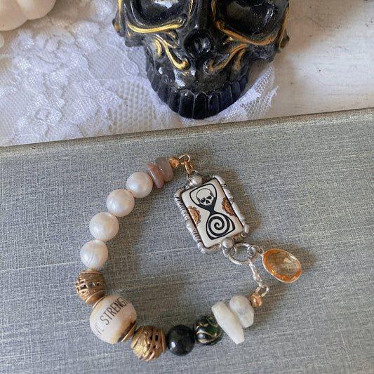 Women’s Skull Hourglass Pearls Clasp Bracelet