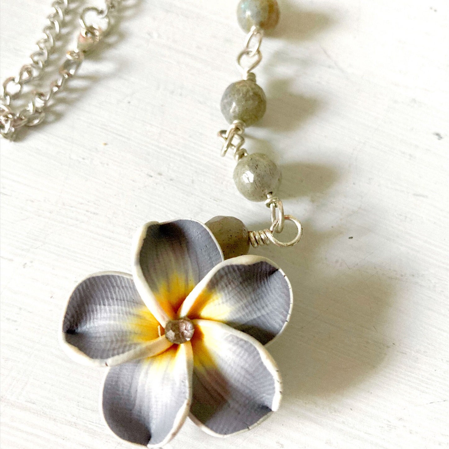 Collar de cadena Plumeria BohoGlam para mujer