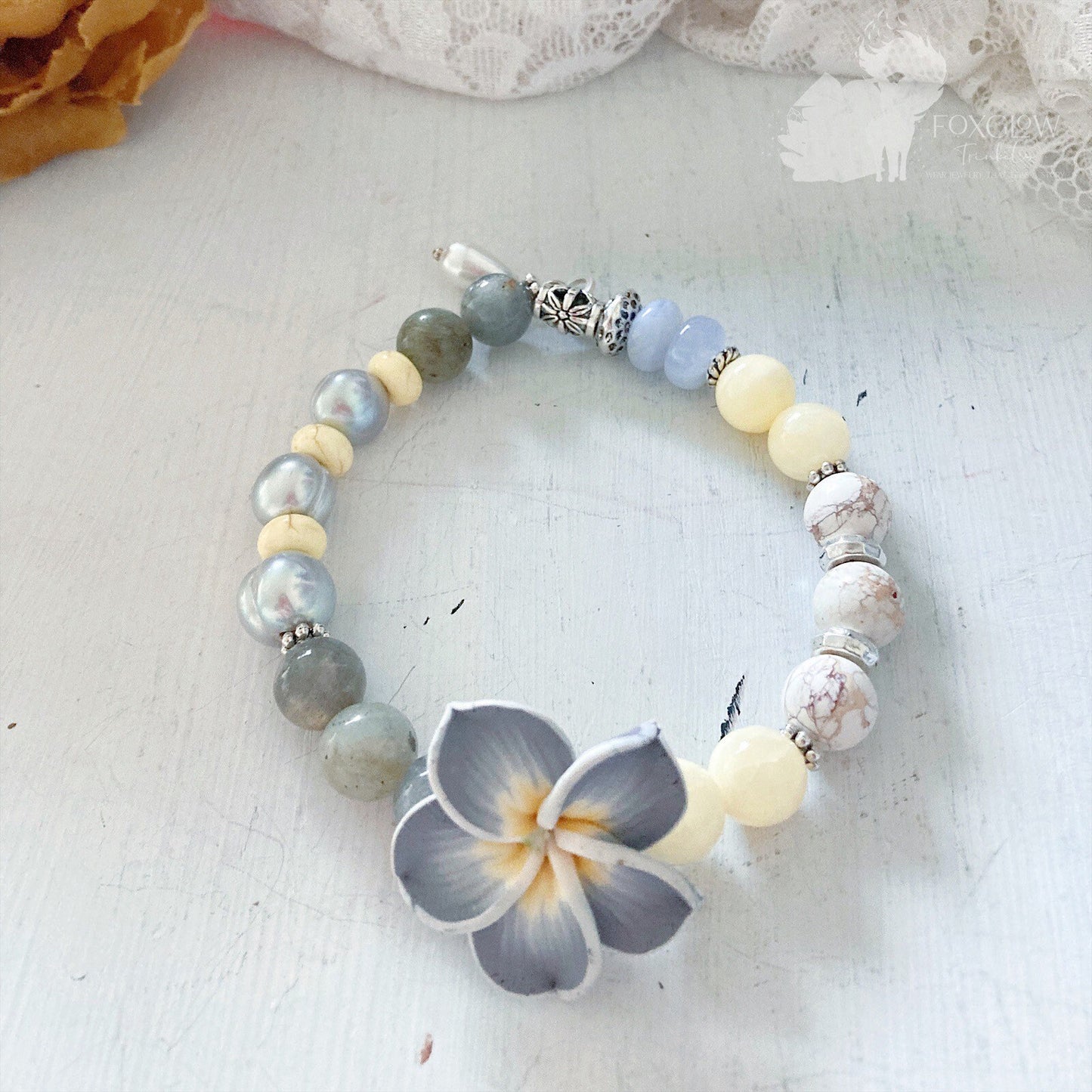 Bracelet extensible Plumeria Boho-Chic