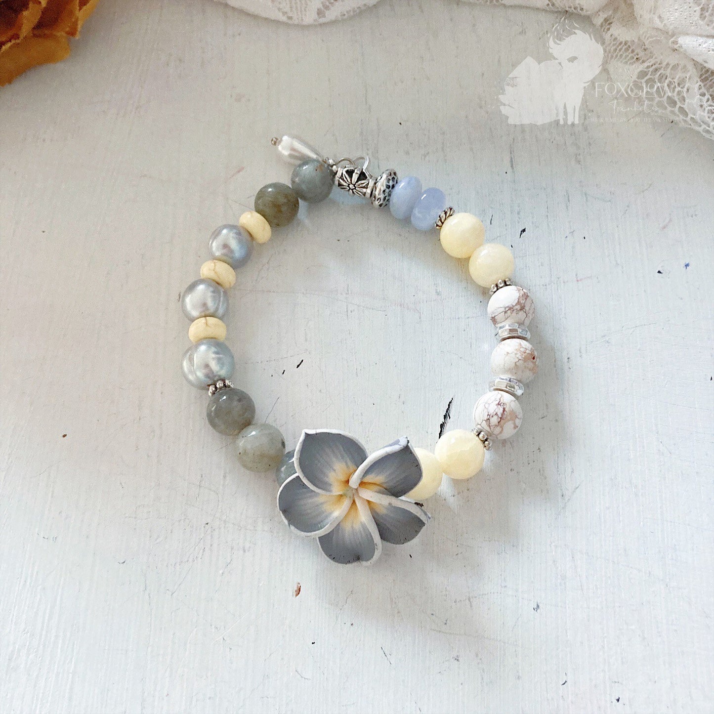 Bracelet extensible Plumeria Boho-Chic